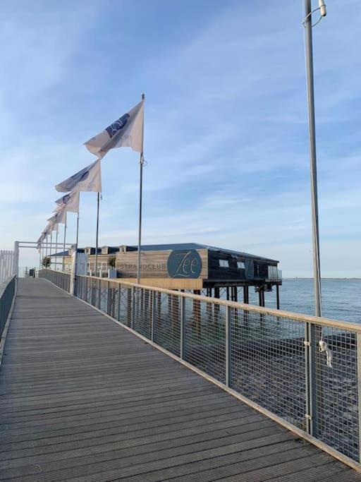 Huebsches Ferienhaus In Ouddorp - Fusslaeufig Zum Strand Und Zentrum Bagian luar foto