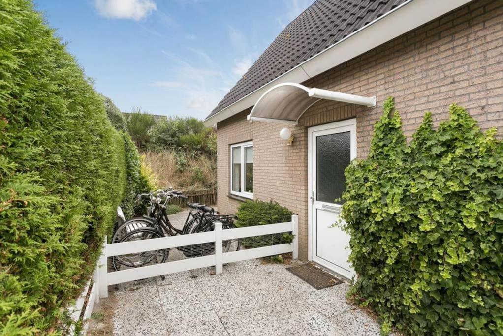 Huebsches Ferienhaus In Ouddorp - Fusslaeufig Zum Strand Und Zentrum Bagian luar foto