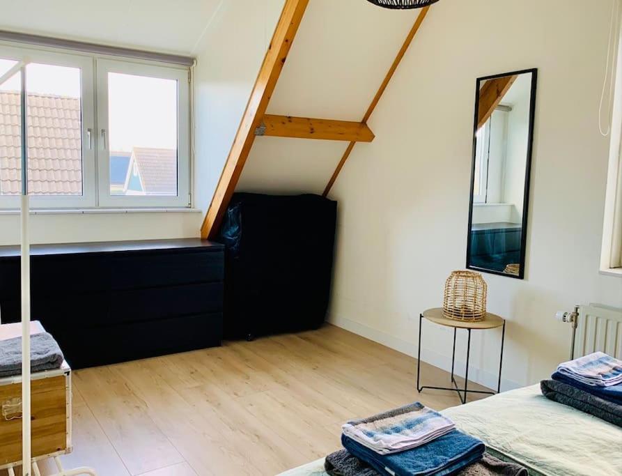 Huebsches Ferienhaus In Ouddorp - Fusslaeufig Zum Strand Und Zentrum Bagian luar foto
