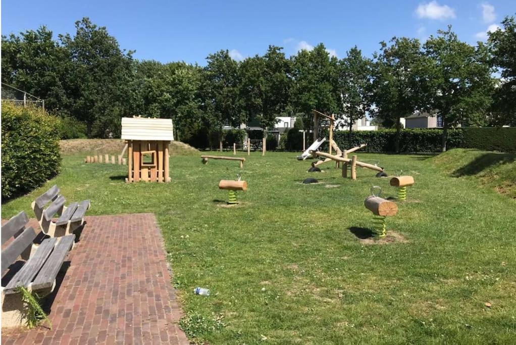 Huebsches Ferienhaus In Ouddorp - Fusslaeufig Zum Strand Und Zentrum Bagian luar foto