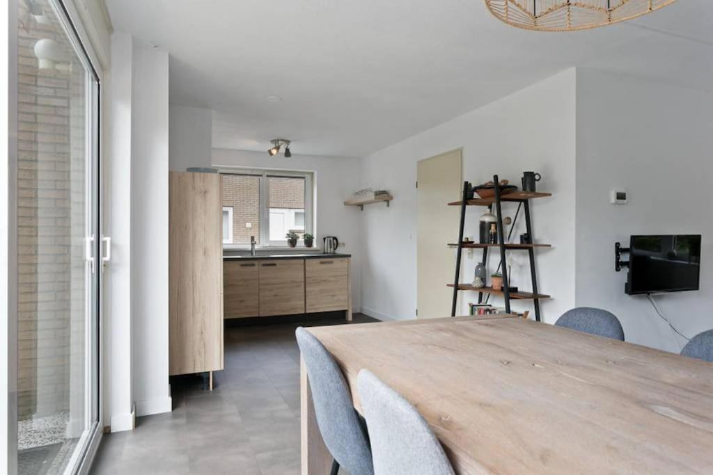 Huebsches Ferienhaus In Ouddorp - Fusslaeufig Zum Strand Und Zentrum Bagian luar foto