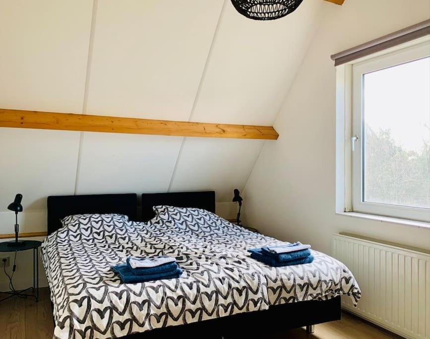 Huebsches Ferienhaus In Ouddorp - Fusslaeufig Zum Strand Und Zentrum Bagian luar foto
