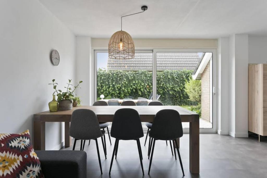 Huebsches Ferienhaus In Ouddorp - Fusslaeufig Zum Strand Und Zentrum Bagian luar foto