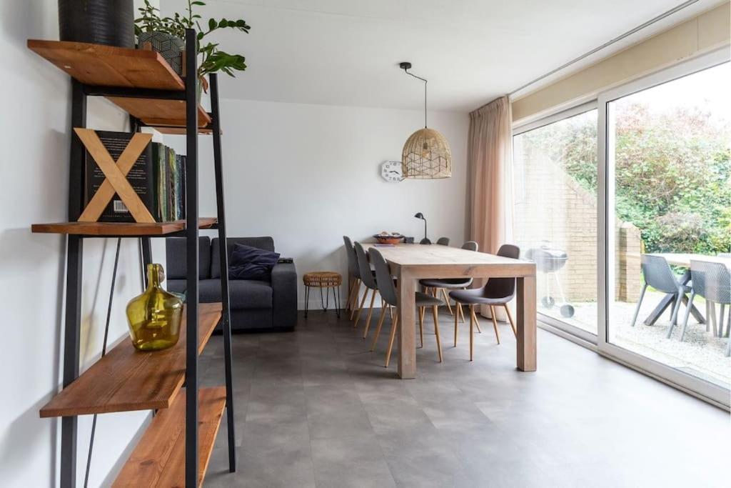 Huebsches Ferienhaus In Ouddorp - Fusslaeufig Zum Strand Und Zentrum Bagian luar foto