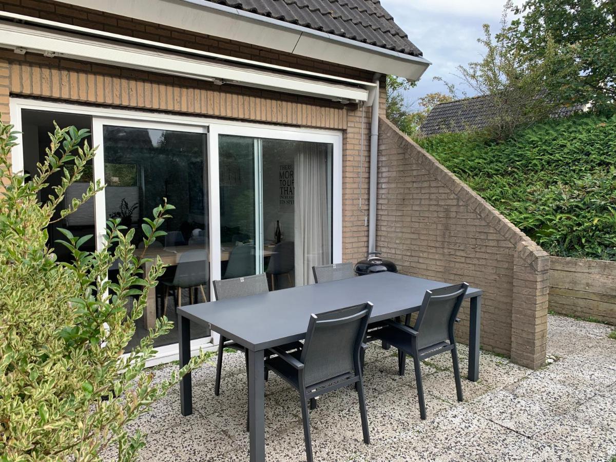 Huebsches Ferienhaus In Ouddorp - Fusslaeufig Zum Strand Und Zentrum Bagian luar foto